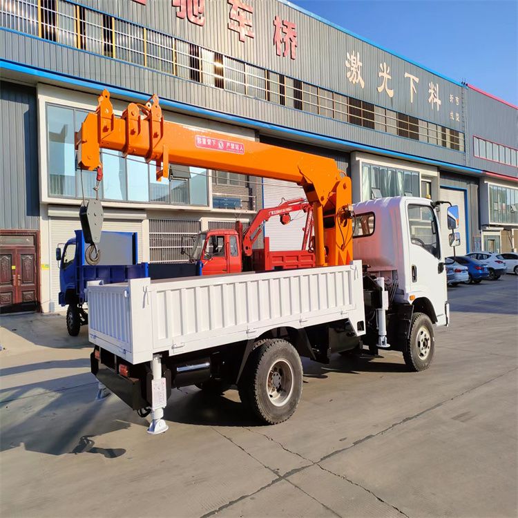 集集镇三轮随车吊定制 农用改装机自备吊中瑞长期出售